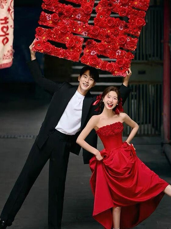2025 New Red Bridesmaid Street - Photography Wedding 评论和价格