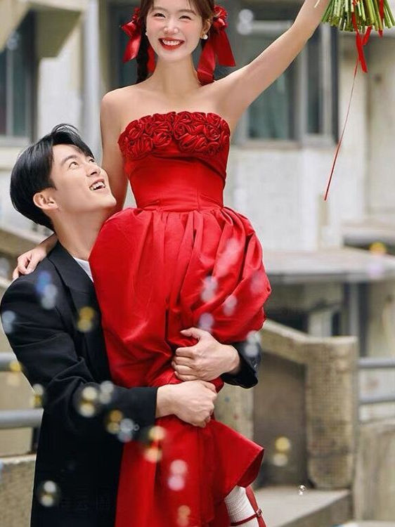 2025 New Red Bridesmaid Street - Photography Wedding 评论和价格